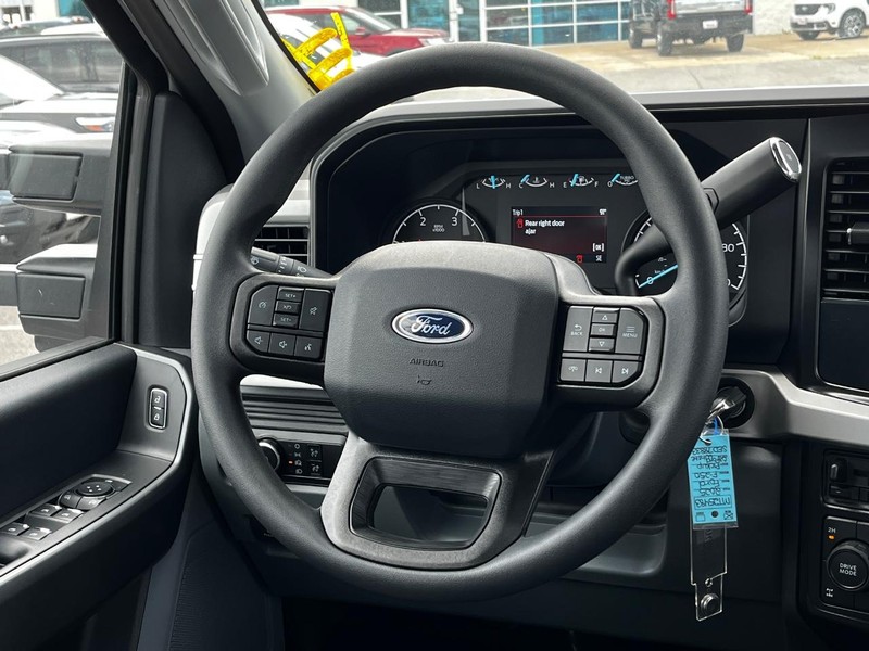 Ford Super Duty F-250 SRW Vehicle Image 06