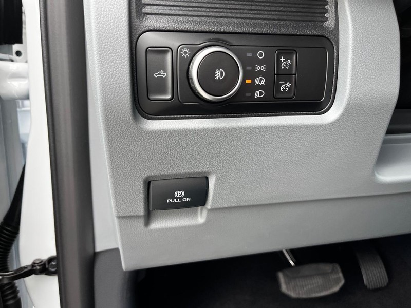 Ford Super Duty F-250 SRW Vehicle Image 10