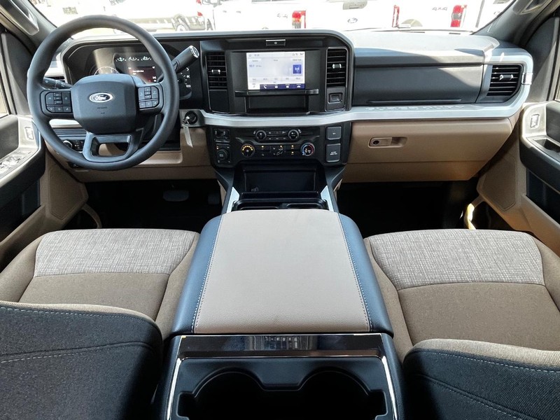 Ford Super Duty F-350 SRW Vehicle Image 05