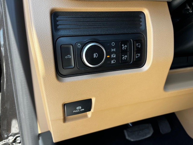 Ford Super Duty F-350 SRW Vehicle Image 10