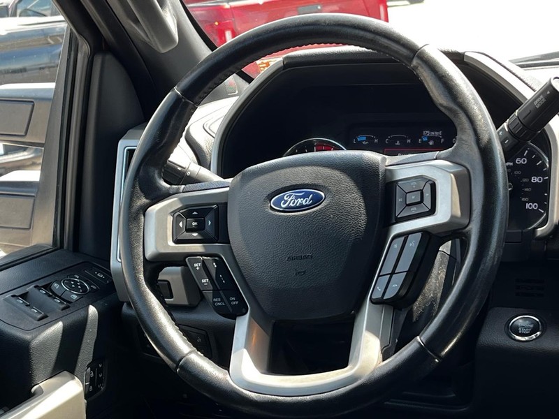 Ford Super Duty F-350 SRW Vehicle Image 12