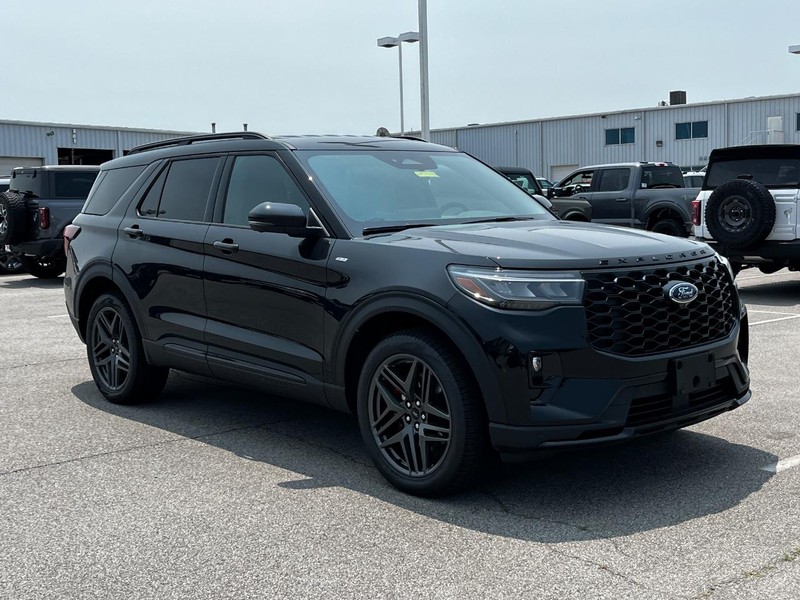 Ford Explorer Vehicle Image 02