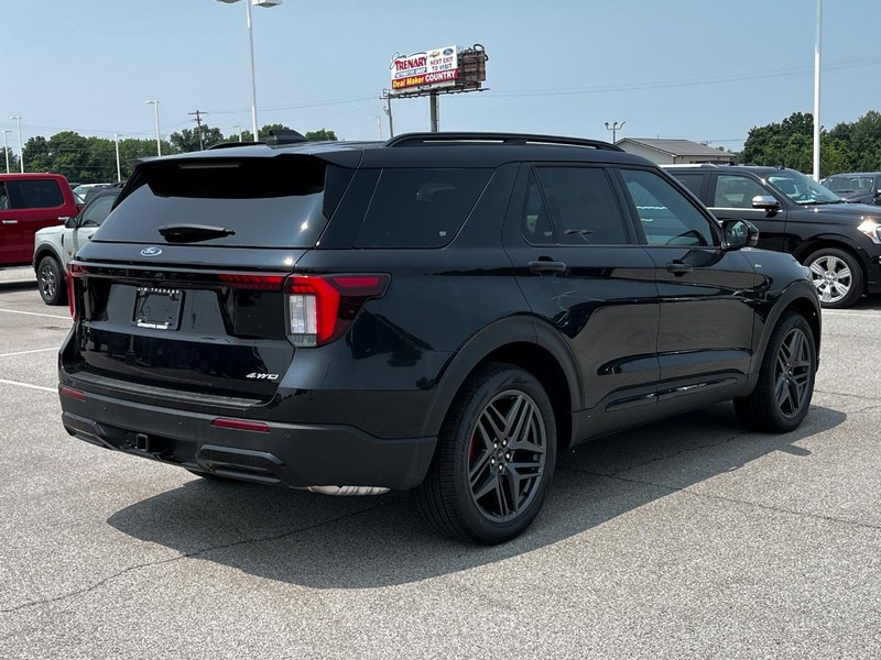 Ford Explorer Vehicle Image 03