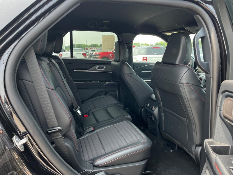 Ford Explorer Vehicle Image 04