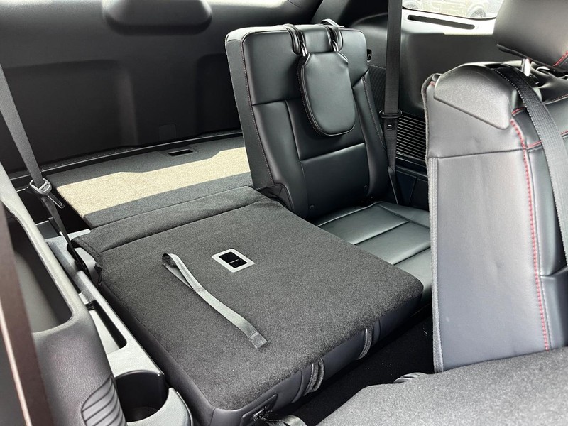 Ford Explorer Vehicle Image 05