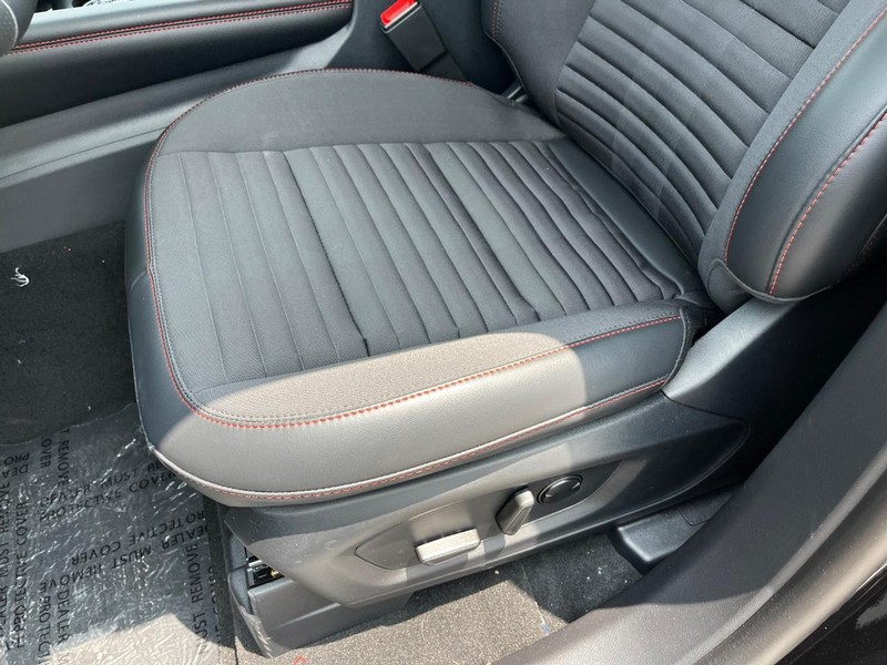 Ford Explorer Vehicle Image 11