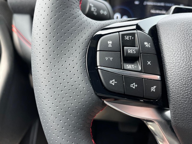 Ford Explorer Vehicle Image 12