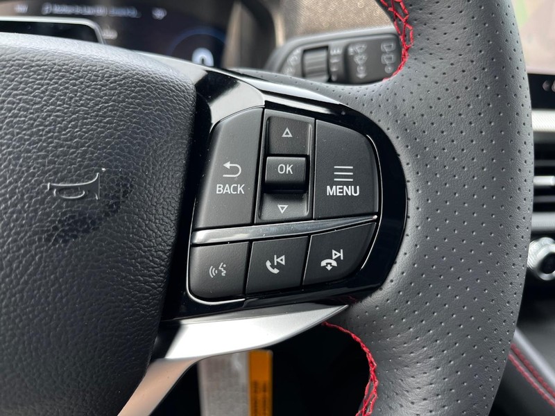 Ford Explorer Vehicle Image 13