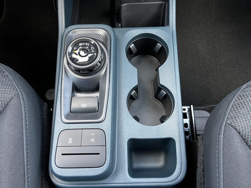 Ford Maverick Vehicle Image 12