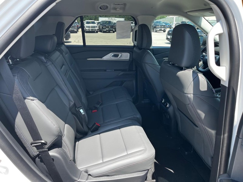 Ford Explorer Vehicle Image 04