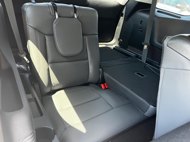 Ford Explorer Vehicle Image 05