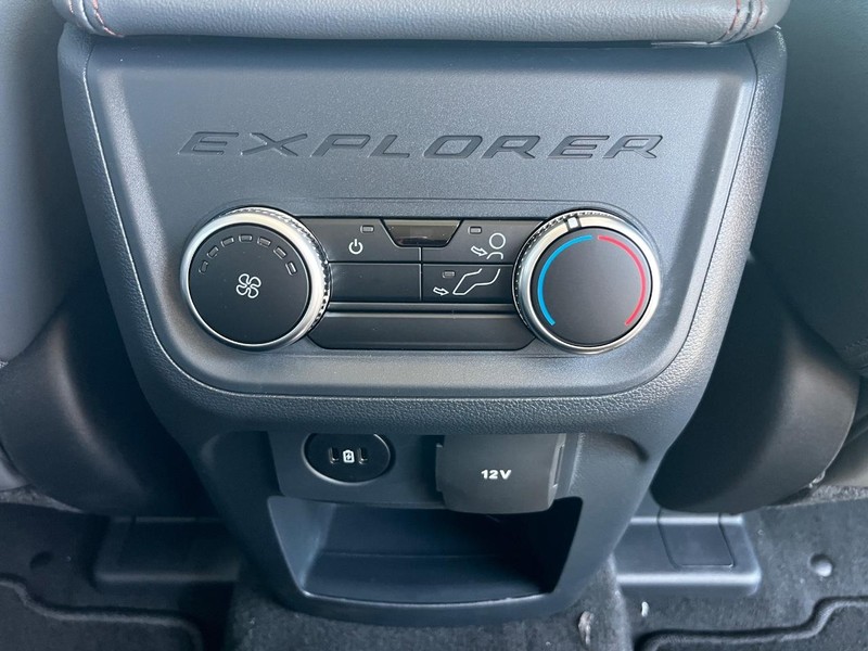 Ford Explorer Vehicle Image 06