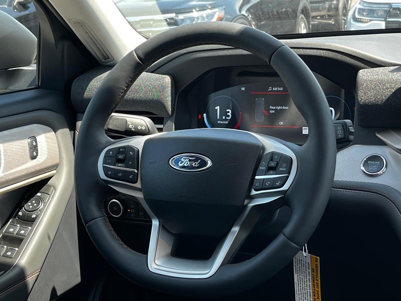 Ford Explorer Vehicle Image 08