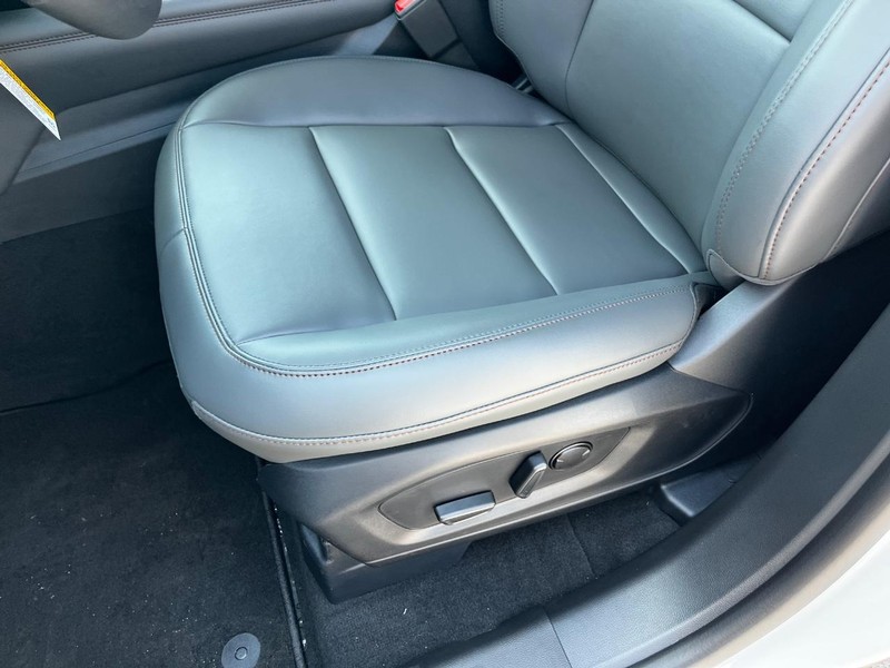 Ford Explorer Vehicle Image 11