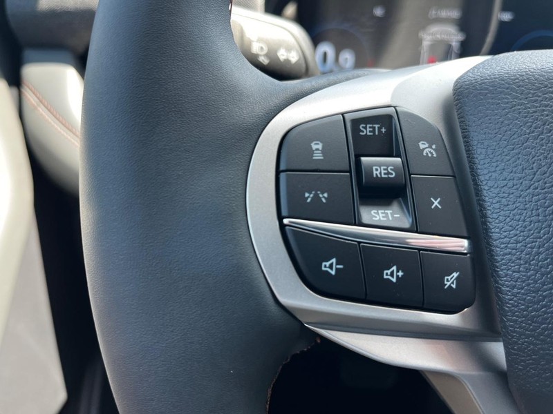 Ford Explorer Vehicle Image 12