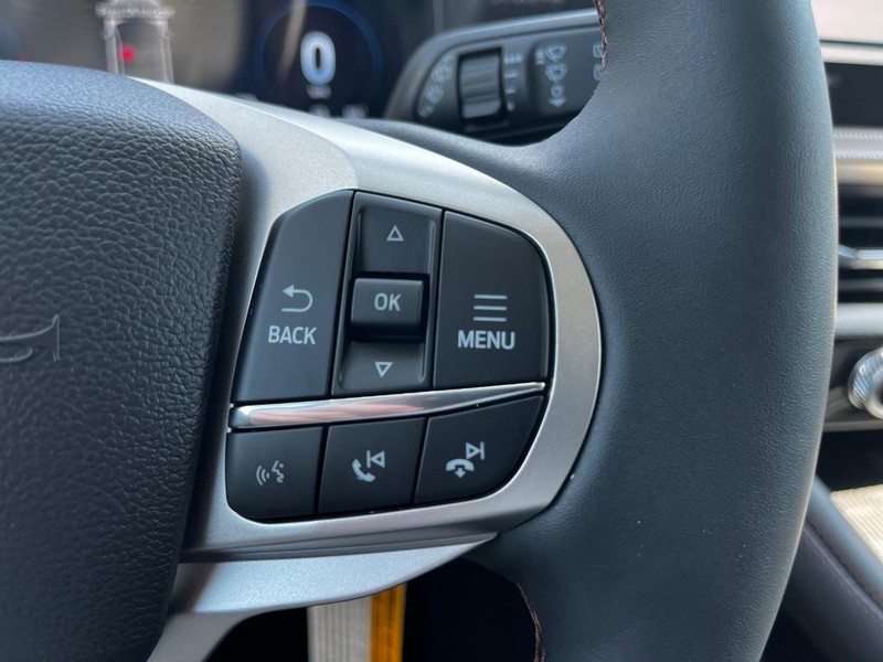 Ford Explorer Vehicle Image 13