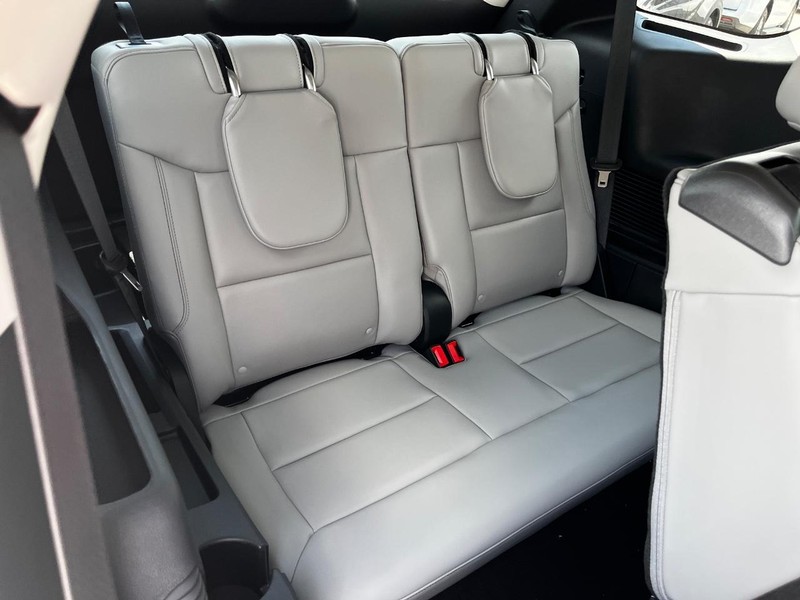 Ford Explorer Vehicle Image 05