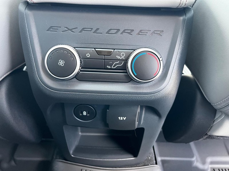Ford Explorer Vehicle Image 06