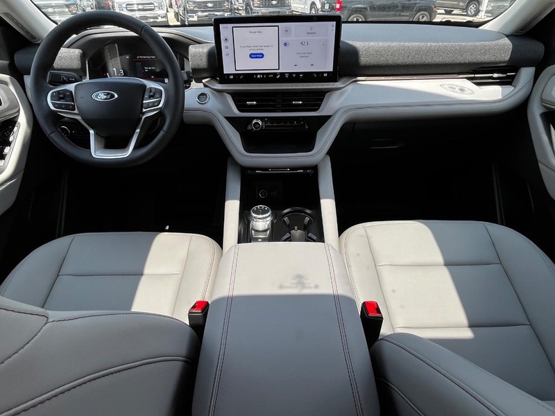 Ford Explorer Vehicle Image 08