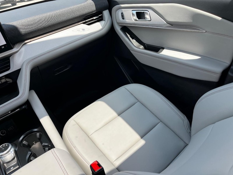 Ford Explorer Vehicle Image 10