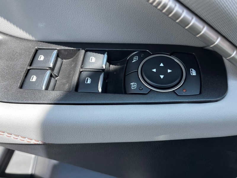 Ford Explorer Vehicle Image 11