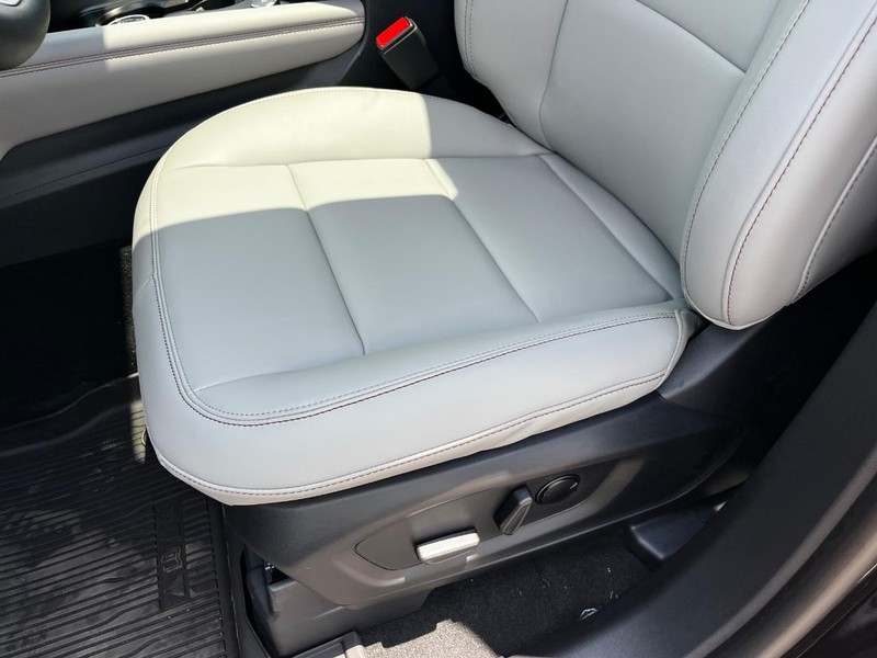 Ford Explorer Vehicle Image 12