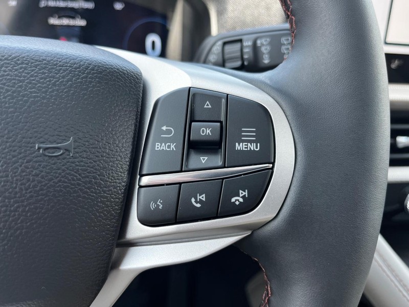 Ford Explorer Vehicle Image 14