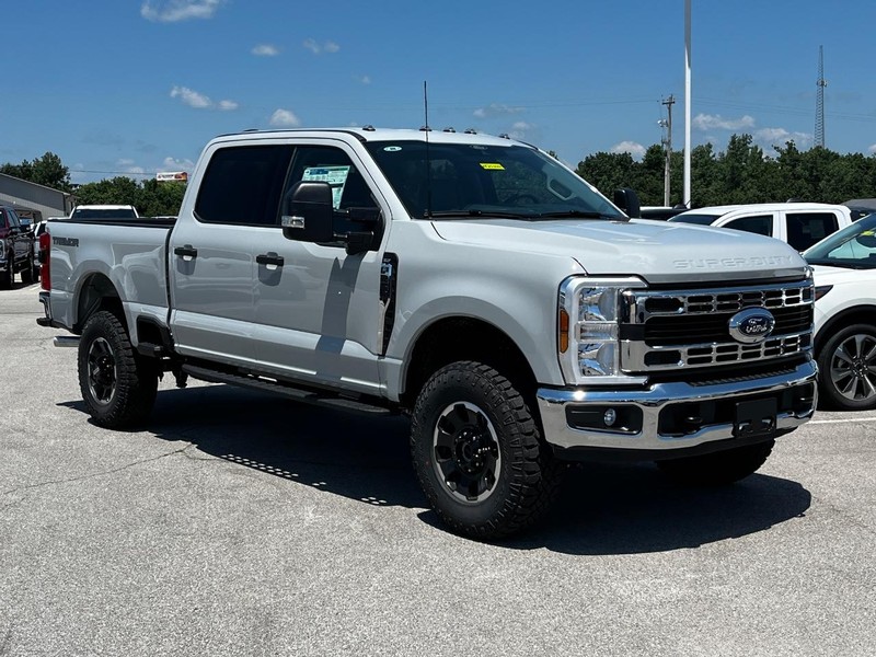 Ford Super Duty F-250 SRW Vehicle Image 02