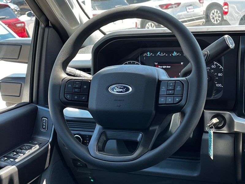Ford Super Duty F-250 SRW Vehicle Image 06