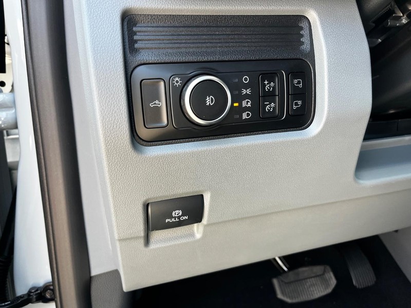 Ford Super Duty F-250 SRW Vehicle Image 10
