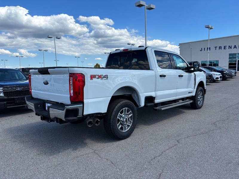Ford Super Duty F-350 SRW Vehicle Image 03