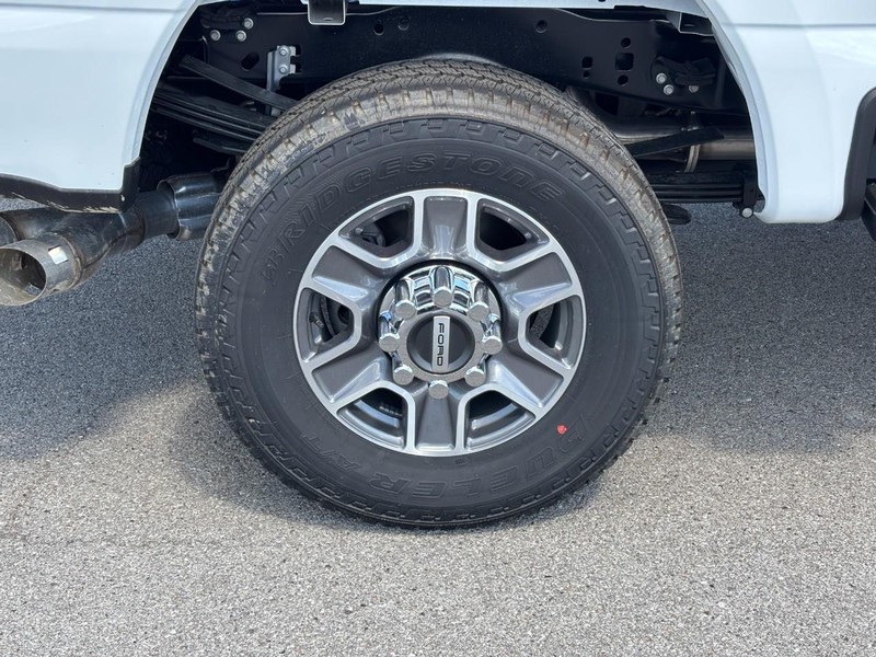 Ford Super Duty F-350 SRW Vehicle Image 04