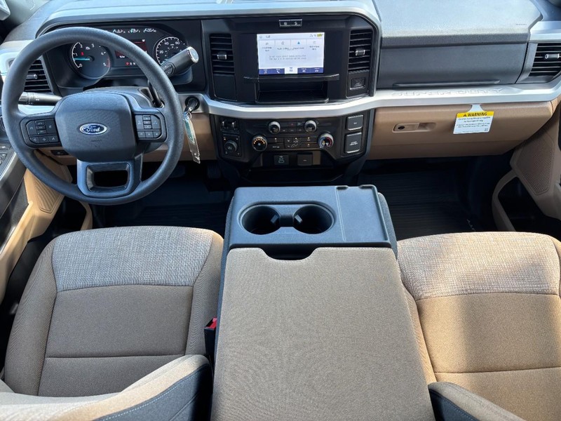 Ford Super Duty F-350 SRW Vehicle Image 06