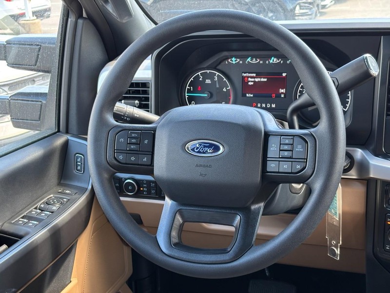 Ford Super Duty F-350 SRW Vehicle Image 07
