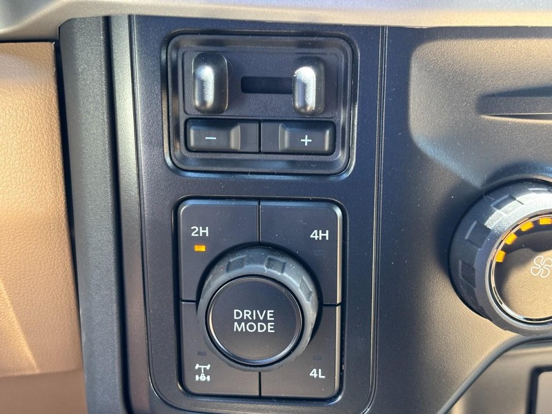 Ford Super Duty F-350 SRW Vehicle Image 18