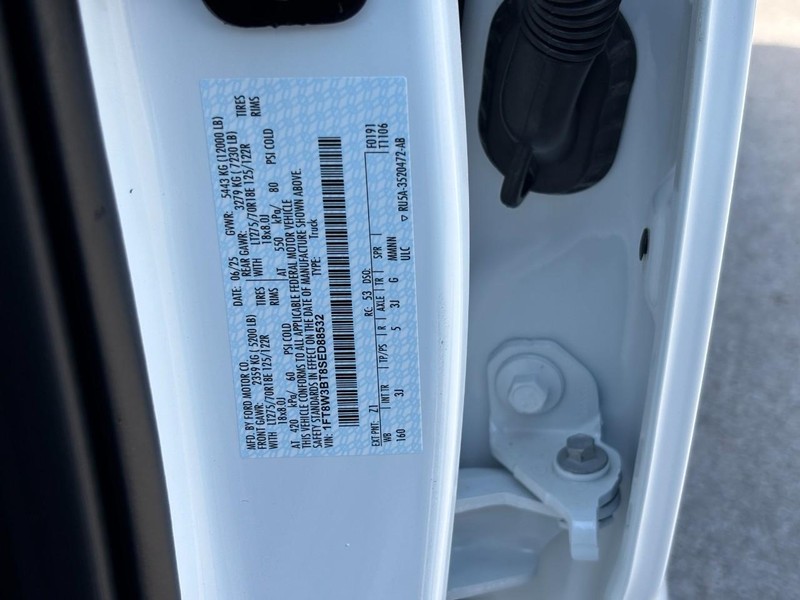 Ford Super Duty F-350 SRW Vehicle Image 23