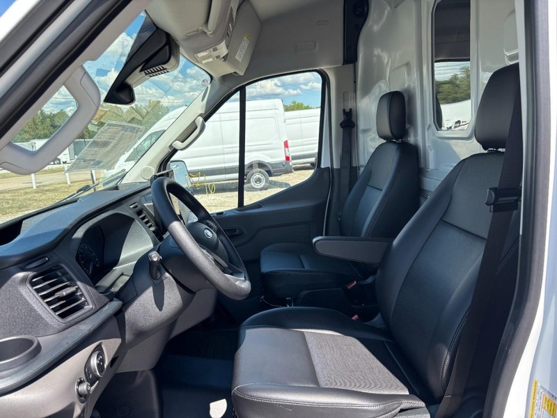 Ford E-Transit Cargo Van Vehicle Image 06