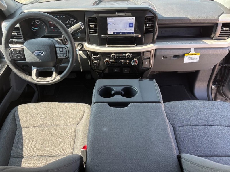 Ford Super Duty F-350 SRW Vehicle Image 06