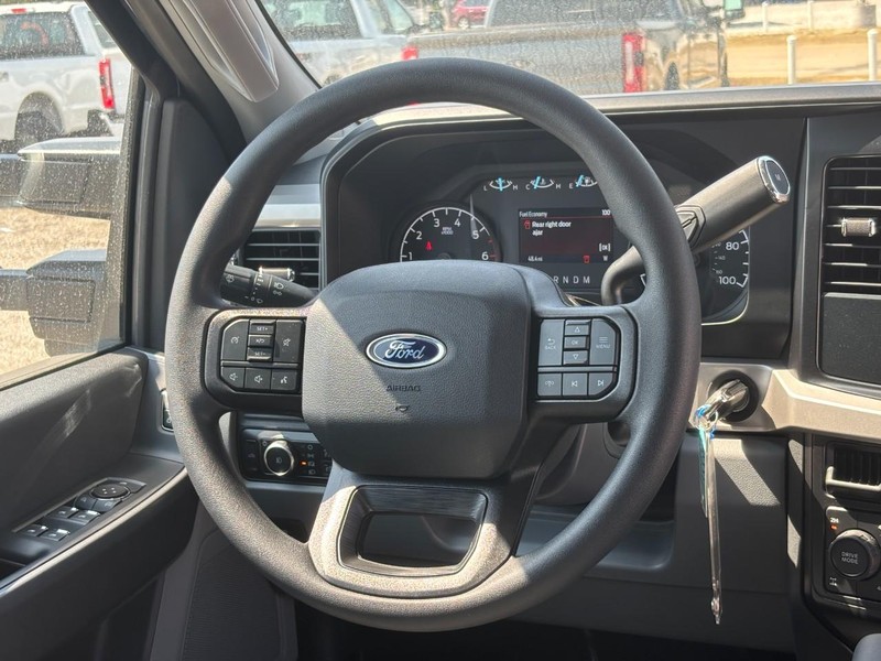 Ford Super Duty F-350 SRW Vehicle Image 07