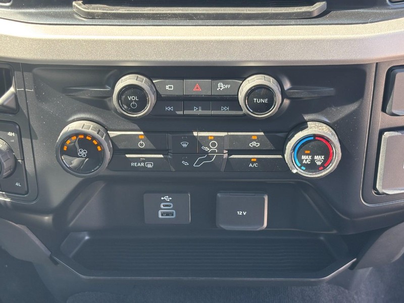 Ford Super Duty F-350 SRW Vehicle Image 09