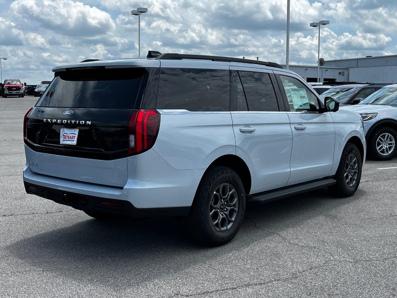 Ford Expedition Vehicle Image 03