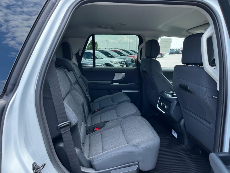 Ford Expedition Vehicle Image 04
