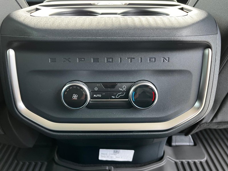 Ford Expedition Vehicle Image 06