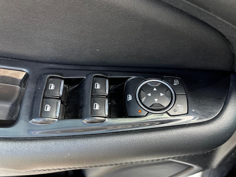 Ford Edge Vehicle Image 14