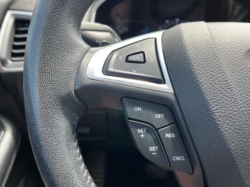 Ford Edge Vehicle Image 16