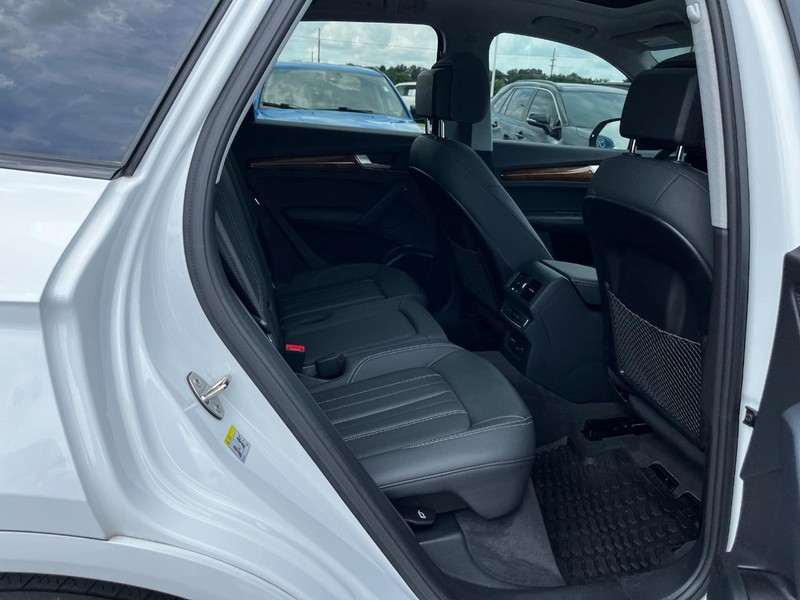 Audi Q5 Vehicle Image 10