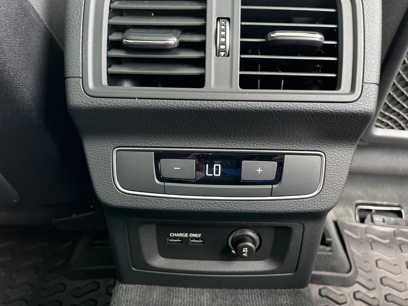 Audi Q5 Vehicle Image 11