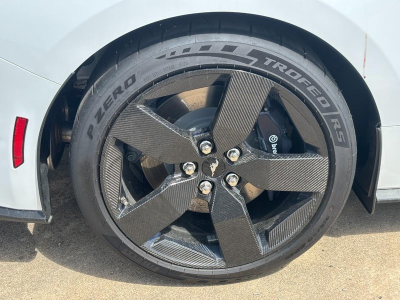 Ford Mustang Vehicle Image 04
