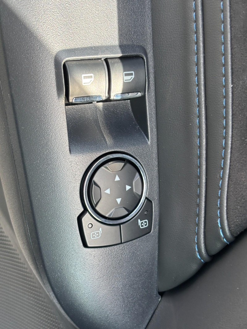 Ford Mustang Vehicle Image 15