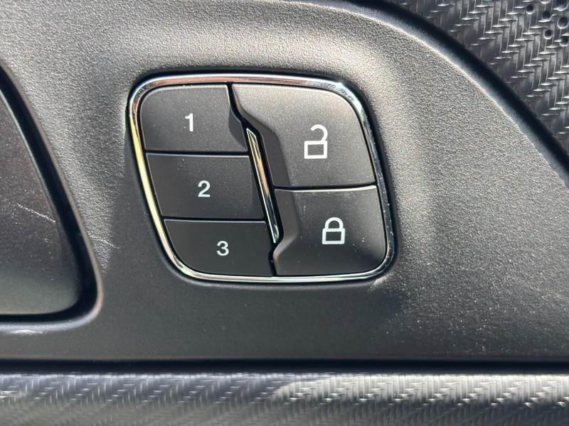 Ford Mustang Vehicle Image 16